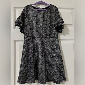 Girl’s party silver shimmery party dress. Size M 7/8.